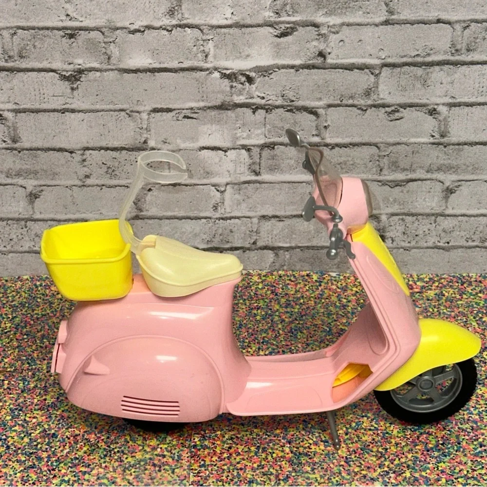 Barbie 2016 Vespa Scooter Moped Motorcycle Bike Basket Pink & Yellow